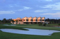 sân golf cửa lò