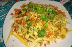 Gỏi xoài xanh tôm khô chua ngọt