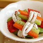 Salad mực cuộn rau củ