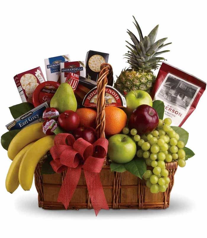 Những giỏ quà tết hoa quả được định giá trung cấp luôn là những món quà phổ thông được nhiều người chọn mua để làm quà biếu tết cho người thân, gia đình
